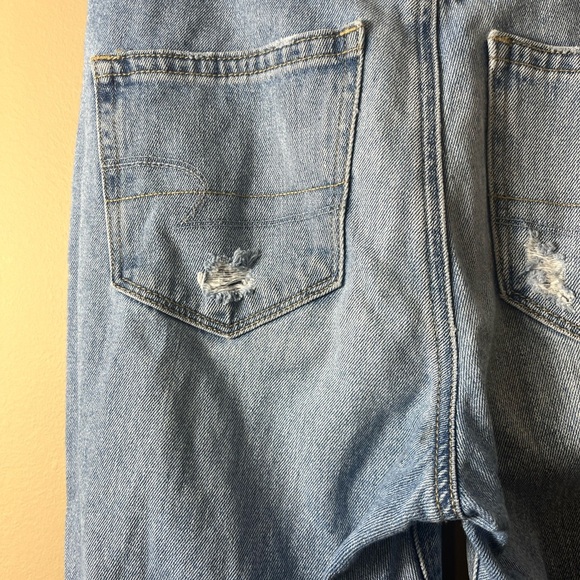 American Eagle Distressed Mom Jean Light Wash 4 destroyed ripped grunge retro - Picture 9 of 14